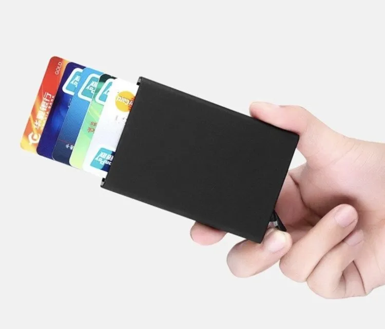 Картхолдер с защитой от краж