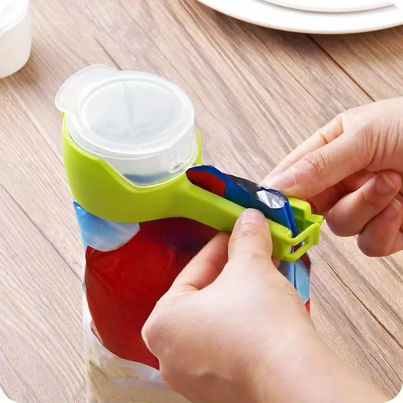 Пластиковые зажимы для пакетов с дозатором — набор 4 штуки, использование на кухне