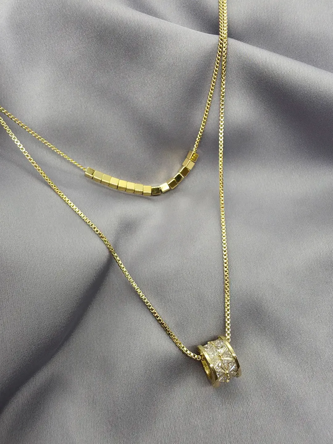 Нежное позолоченное колье