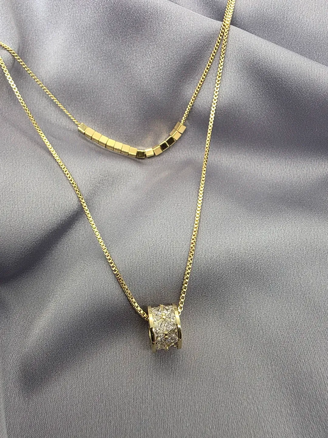 Нежное позолоченное колье